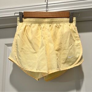 Nike Girls Size Medium Light Yellow Dri-Fit Athletic Running Shorts Casual Wear